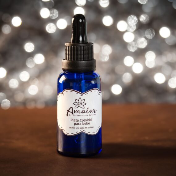Plata coloidal para bebé de La Revolución del Amor. Es un potente antibiótico, antifúngico, antiinflamatorio y antiviral. Dentro de la medicina preventiva se usa en procesos de posparto o estrés.